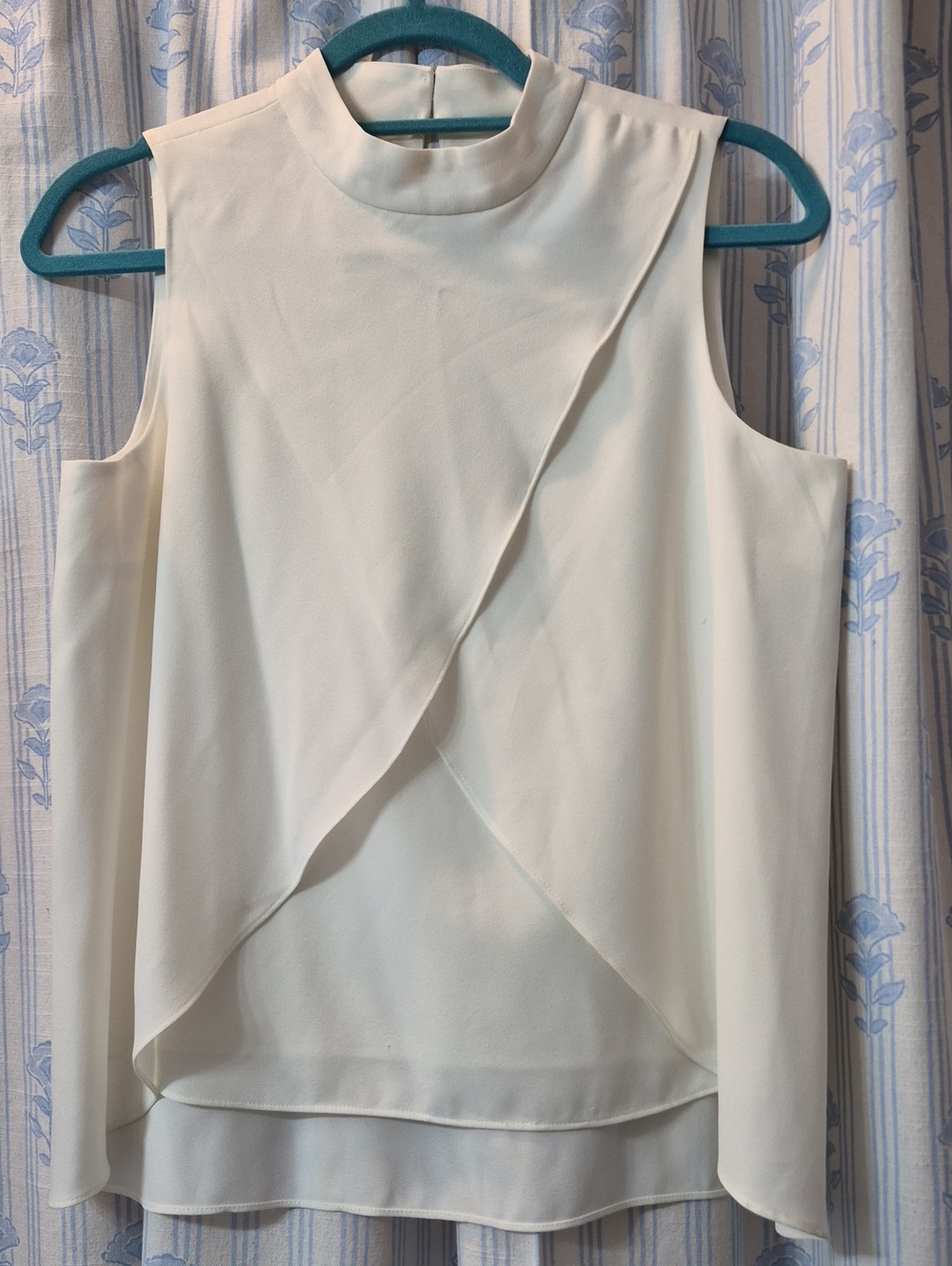 Bar III Layered Asymmetric crossover Mock Neck white Sleeveless top Sz M
